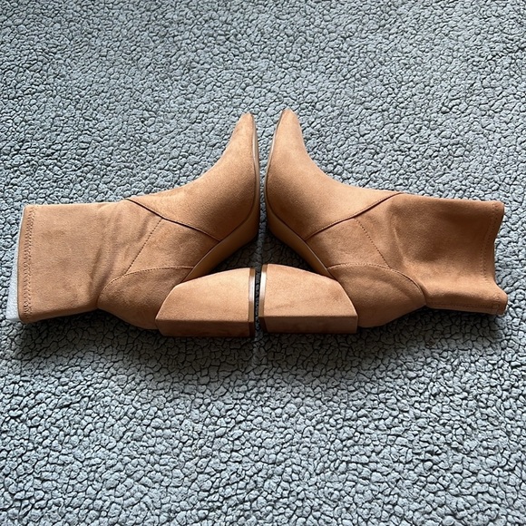 Pull On Pointed Toe Ankle Booties - Picture 7 of 9